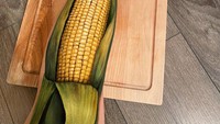 Detail lukisan jagung ini tampak sangat nyata, padahal ini adalah kaki Mimi Choi. Kebiasaannya melukis body painting menjadikan Mimi Choi banyak mendapat perhatian. Foto: instagram @mimles