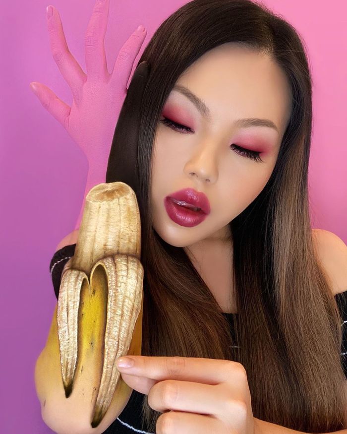 Banyak Orang Tertipu Dengan Body Painting Gambar Makanan Ini