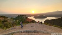 Saat sunset, Bukit Raja Ampat sangat cantik. (Dian Utoro Aji/detikcom)
