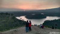 Bukit ini ramai dikunjungi oleh warga sekitar. (Dian Utoro Aji/detikcom)