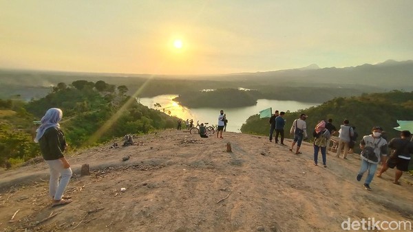 Potret Bukit Raja Ampat tapi Bukan di Papua