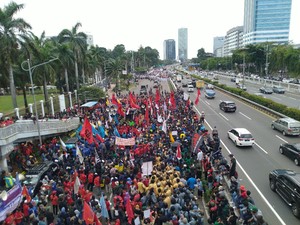 Begini Penampakan Massa Buruh yang Demo di Sekitar DPR Tolak RUU Ciptaker