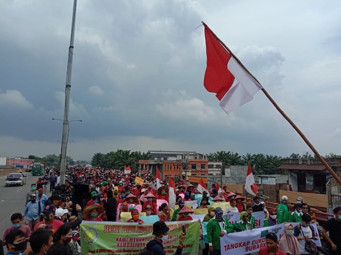 Demo tolak Omnibus Law di Medan (Ahmad Arfah-detikcom)