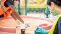 Pembersihan taman pun dilakukan secara teratur, untuk mencegah penyebaran virus di peralatan yang banyak disentuh wisatawan. (Disneyland Paris)