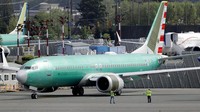 CEO American Airlines Doug Parker dan Presiden Robert Isom mengatakan Juni lalu pendapatan maskapai turun 80% dibandingkan 2019. Mereka mengungkap bahwa anjloknya pendapatan ini akibat menurunnya pesanan perjalanan yang disebabkan melonjaknya kasus virus Corona di berbagai negara. AP Photo/Ted S. Warren, File.