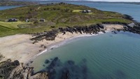 Ada juga tiga pantai dan ladang pertanian dengan pemandangan yang memukau. (Montague Real Estat)