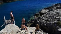 Begini potret keindahan Pulau Zakynthos, Yunani, yang kembali dibuka.