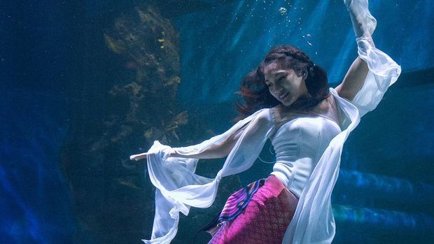 Mermaid di Jakarta Aquarium.