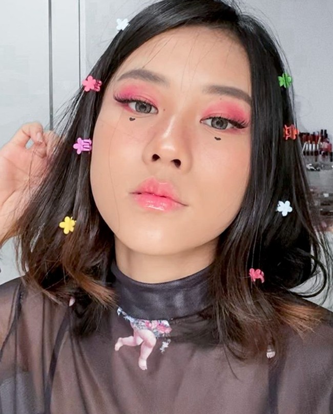 Setelah kisah cinta segitiga antara Listy Chan, Ericko Lim dan Jessica Jane banyak diberitakan, kisahnya pun menjadi trending di Twitter di Indonesia. Listy Chan bahkan sampai memutuskan untuk menggembok akun Instagramnya demi menghindari hujatan-hujatan dari para netizen. Foto: Dok. Instagram/jessicajane99