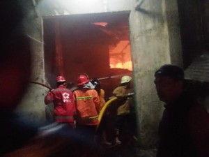 Kebakaran Landa Gudang Kapas di Sragen