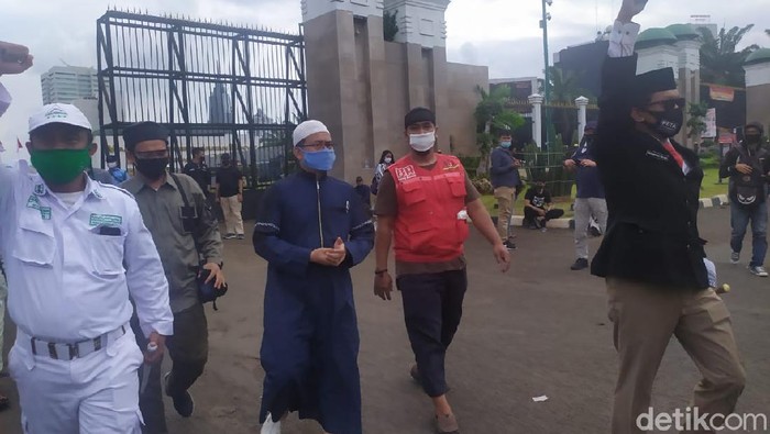 Ketua PA 212 Slamet Maarif saat demo RUU HIP (Arun/detikcom)