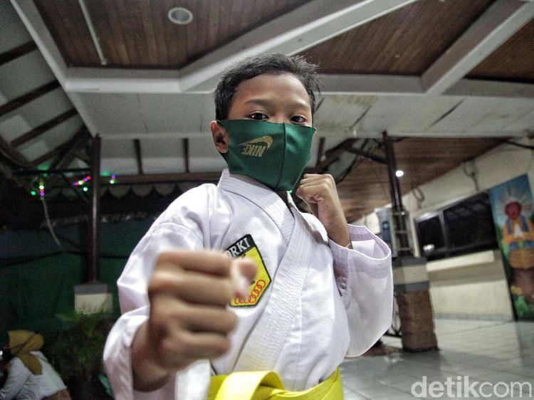 Kembalinya Semangat Anak-anak Berlatih Karate di Era New Normal