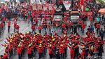 Massa Buruh dan Petani Menyemut di Depan Gedung DPR