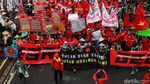 Massa Buruh dan Petani Menyemut di Depan Gedung DPR