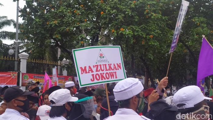 Massa PA 212 Dkk di DPR Tuntut Pemakzulan Jokowi dan Pembubaran PDIP