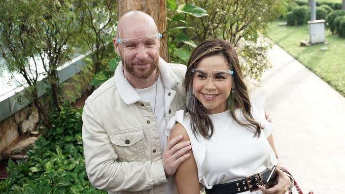 Melaney Ricardo Melaney Ricardo dan Tyson Lynch saat ditemui di kawasan Trans TV.