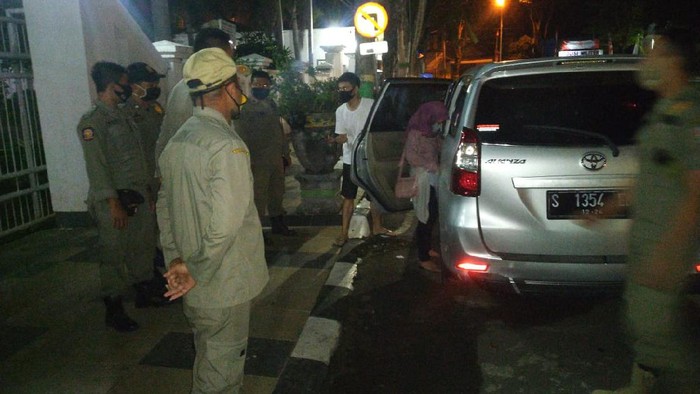mobil bergoyang