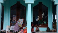 Warga pengungsi saat ini membutuhkan makanan siap saji untuk 2 sampai 3 hari ke depan.