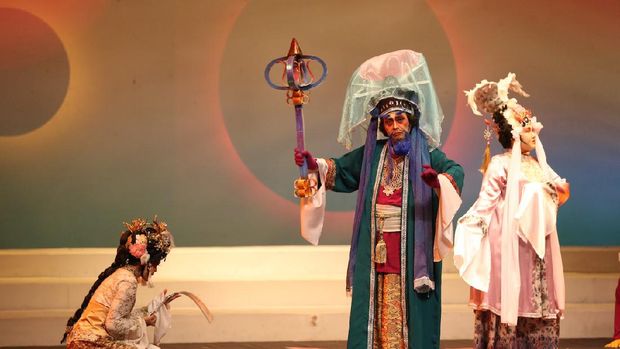 Pertunjukan Teater Koma Opera Ular Putih