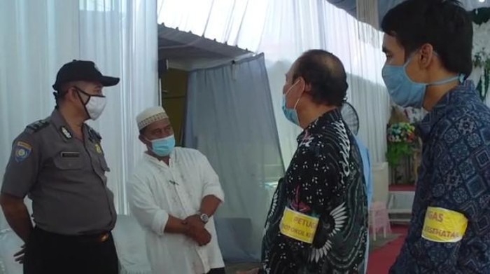 Polisi memberikan imbauan kepada pihak penganten di Kabupaten Bekasi untuk membatalkan resepsi pernikahan