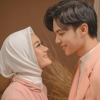 Dinda Hauw juga membagikan momen bahagianya saat menjalani sesi post wedding. Dinda berharap seluruh pengikutnya di Instagram juga bisa merasakan kebahagiaannya.  Hehe hanya ingin membagi kebahagiaan.. yang saya yakin sekali semua orang yang menikah pasti merasakan hal yang sama.. tanpa ada maksud dan tujuan lain apalagi ingin melebih-lebihkan... Terimakasih orang-orang baik yang selalu memberi support dan doa yang baik... semoga kebaikan kalian Allah balas berkali kali lipat... Aamiin, kata @dindahw, Selasa (14/7/2020). Foto: instagram @riomotret