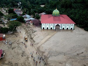 Luwu Utara Butuh Bantuan Alat Berat Bersihkan Lumpur Banjir Masamba