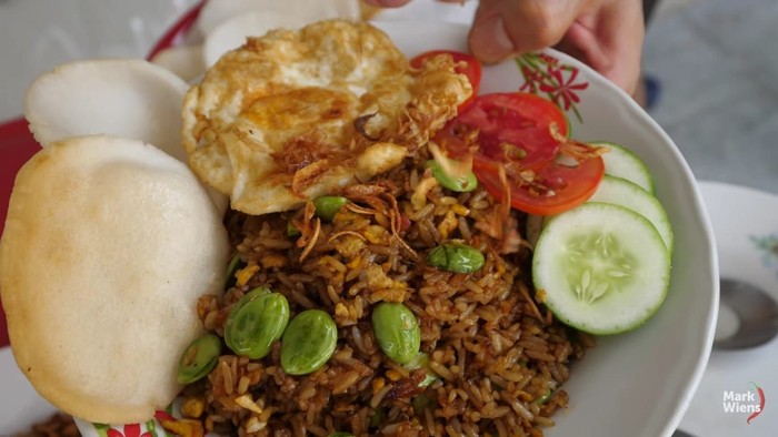 Resep nasi goreng Indonesia yang dibagikan YouTuber luar negeri Resep nasi goreng Indonesia yang dibagikan YouTuber luar negeri