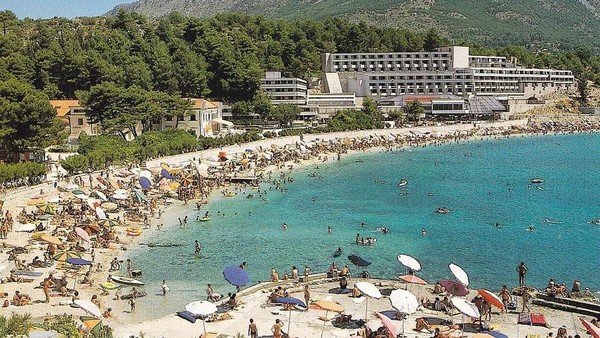 Dulu tidak sembarang orang sipil bisa menginap di resort Kupari. Tamu-tamunya memang khusus untuk keluarga petinggi militer Yugoslavia. (dok. Bozo Benic) Dulu tidak sembarang orang sipil bisa menginap di resort Kupari. Tamu-tamunya memang khusus untuk keluarga petinggi militer Yugoslavia. (dok. Bozo Benic)