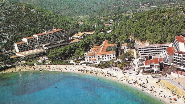 Resort Kupari memang cocok buat liburan. Lokasinya berada di pesisir pantai. Pemandangan indah Laut Adriatik jadi suguhan utama tamu-tamu yang menginap di resort ini. (dok. Bozo Benic)
