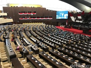 Barisan Kursi Kosong Paripurna DPR, Cuma 96 Anggota yang Hadir Langsung