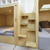 Ide rancangan rumah ini terinspirasi dari ruang umum untuk publik yang banyak disediakan di gang-gang kecil di Beijing, sebagai sarana untuk berbagi tempat dengan orang lain, untuk menciptakan rasa kekeluargaan. Sebab yang disebut rumah bagi mereka adalah koneksi antara orang-orang di dalamnya dan lingkungannya. Foto: Dok. Ruijing Photo/ B.L.U.E Architecture Studio