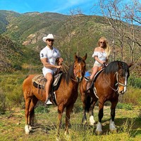 Kini ada rumor yang menyebut bahwa keduanya telah bertunangan. Gosip tersebut merebak setelah Britney memperlihatkan cincin yang melingkar di jarinya saat liburan di California beberapa waktu lalu.  Foto: Instagram