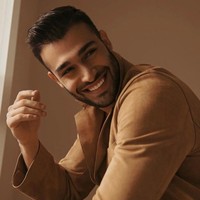 Selain perbedaan usia, keduanya pun memiliki perbedaan ras dan agama. Sam adalah pria keturunan Iran, dan datang dari keluarga muslim.  Foto: Instagram