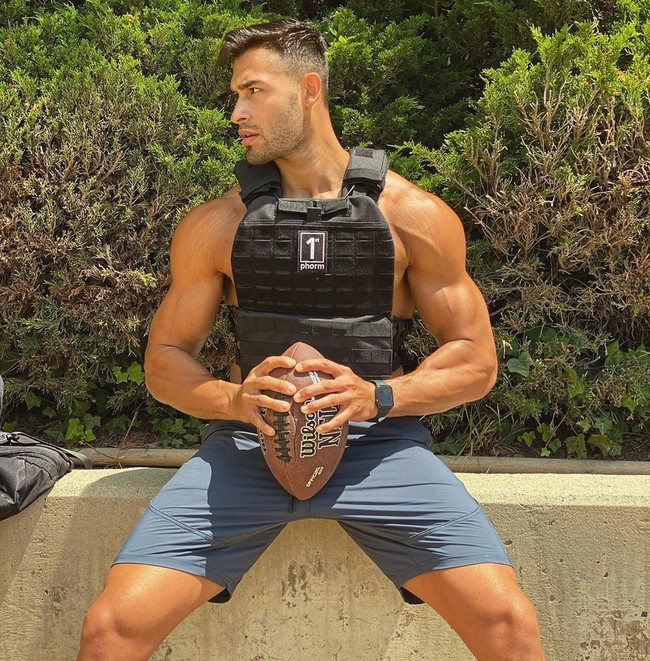 Pria berbadan kekar itu adalah model fitness yang ingin menjadi aktor.  Foto: Instagram