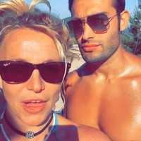 Sam dan Britney punya perbedaan usia yang cukup jauh. Sam berusia 26 tahun, sementara Britney 38 tahun. Ya, mereka terpaut usia 12 tahun.  Foto: Instagram