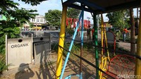 Penutupan taman tersebut juga menjadi salah satu upaya memutus rantai penyebaran COVID-19 di kawasan Solo.