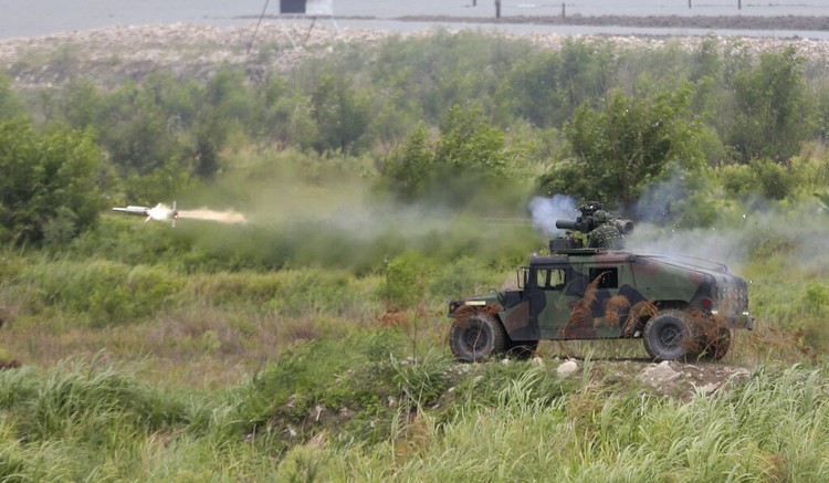 Taiwan Military Exercises An FGM-148 Javelin anti-tank missile is fired during the 36th Han Kung military exercises in Taichung City, central Taiwan, Thursday, July 16, 2020. (AP Photo/Chiang Ying-ying)