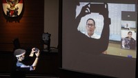 Sebelumnya, Wawan didakwa merugikan negara Rp 94,3 miliar terkait pengadaan alkes Pemprov Banten dan Pemkot Tangsel. Perbuatan Wawan disebut memperkaya diri sendiri, orang lain, dan korporasi. Wawan juga didakwa melakukan TPPU dengan total duit pencucian uang oleh Wawan berjumlah Rp 500 miliar lebih. Jaksa menuntut Wawan dengan hukuman 6 tahun penjara. Wawan dianggap terbukti melakukan korupsi dalam pengadaan alkes di Banten dan Tangsel serta tindak pidana pencucian uang (TPPU).