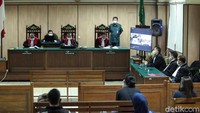 Putusan tersebut dibacakan oleh hakim di sidang vonis pelaku penyiraman air keras terhadap Novel Baswedan yang digelar di Pengadilan Negeri Jakarta Utara, Jalan Gajah Mada, Petojo Utara, Jakarta Utara, Kamis (16/7/2020).