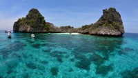 Peringkat Ketiga ada Pulau Koh Lanta di Thailand. Koh Lanta juga dikenal dengan kawasan resor eksklusifnya dengan pantai-pantai indah yang menggoda. Koh Lanta terdiri dari 2 pulau, yaitu Ko Lanta Noi yang berukuran lebih kecil dan Ko Lanta Yai yang berukuran sedikit lebih besar. Dua-duanya jadi tujuan wisata favorit bagi turis. Istimewa/dok.lantadiver.com  