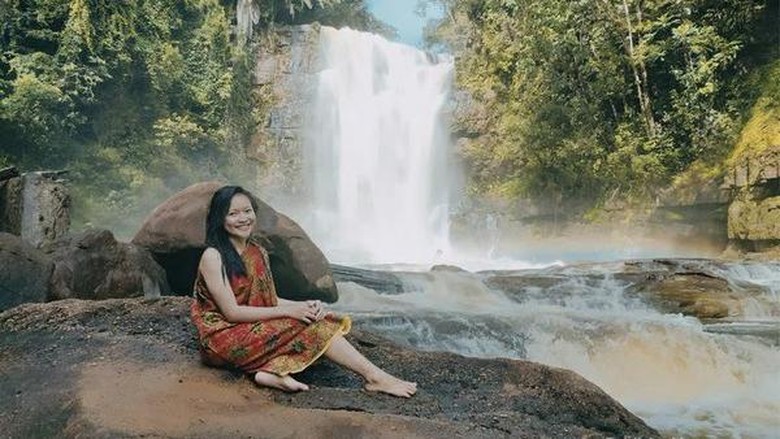 Air terjun Bumbun Air terjun Bumbun di Uut Murung, Murung Raya, Kalimantan Tengah