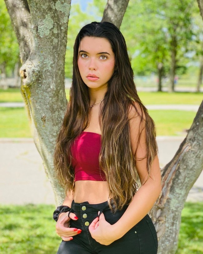 Aku hanya ingin memperlihatkan pada dunia kalau aku berbeda, tapi juga sama seperti kalian. Aku masih punya mimpi, ingin mencapai hal-hal menakjubkan dalam hidupku, dan ingin menunjukkan ke semua orang bahwa inilah yang bisa dilakukan seorang gadis buta, tuturnya. Foto: Instagram/@anastasia_k_p