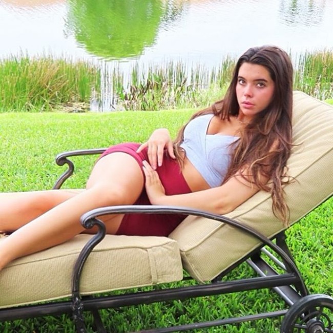 Anatasia menderita penyakit Stargardt, kelainan genetik yang menyebabkan degenerasi makula, yakni hilang penglihatan di bagian tengah bidang pandang. Foto: Instagram/@anastasia_k_p