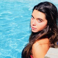 Beruntung, ia bertemu pelatih yang paham dan bisa menangani anak-anak berkebutuhan khusus seperti Anastasia. Keith Green, pelatih Anastasia, memodifikasi gerakan dan menentukan metode pengajaran khusus agar ia bisa latihan tanpa berisiko tinggi mengalami kecelakaan saat renang di air. Foto: Instagram/@anastasia_k_p