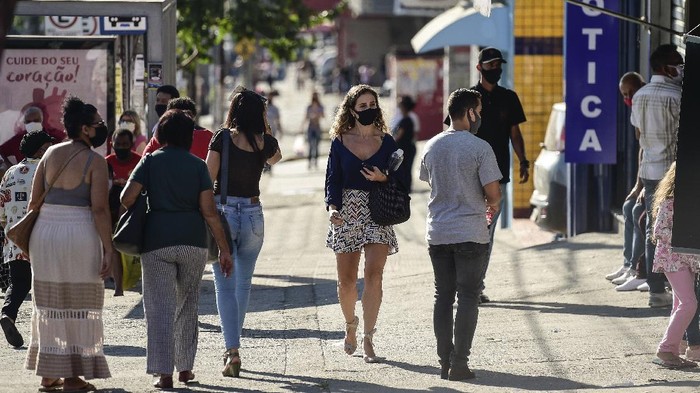 Otoritas Brasil melaporkan bahwa total kasus virus Corona (COVID-19) di wilayahnya saat ini telah menembus angka 2 juta kasus.