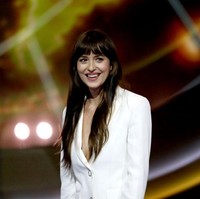 1. Dakota Johnson Terpesona dengan WanitaDalam wawancaranya dengan Vogue di 2017, Dakota Johnson pernah mengungkapkan bahwa dia terpesona dengan wanita yang berdamai dengan pilihan seksualnya. Aku telah berada dalam fase kehidupan di mana saya terpesona oleh wanita muda yang berdamai dengan seksualitas mereka, ucap Dakota Johnson. Aku rasa, berdasarkan proksi, aku telah mengalami hal itu dalam hidupku sendiri, dan itu sangat menarik bagiku, tambahnya. Foto: dok. Getty Images