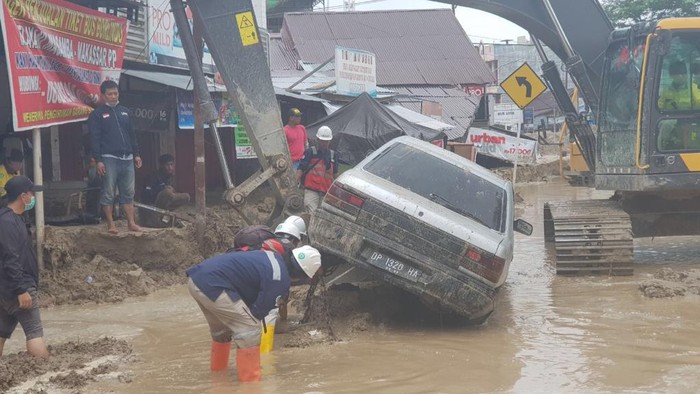 Excavator HK di Luwu Utara