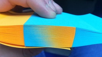 Tumpukan notes. Foto: Brightside