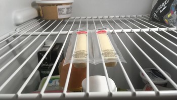 Aku kira keju stik hilang ternyta ia jatuh ke sela-sela permukaan yang pas dengan ukurannya Foto: Brightside