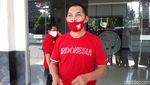 Berbaju Merah, Gibran Berangkat Jemput Tiket Pilkada Solo
